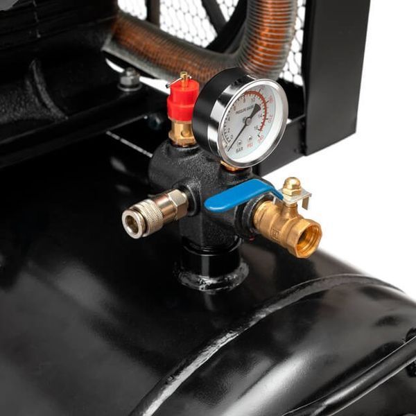 Компрессор 200 л, 7,5 кВт, 380 В, 10 атм, 1050 л/мин., 3 цилиндра INTERTOOL PT-0040 PT-0040 фото